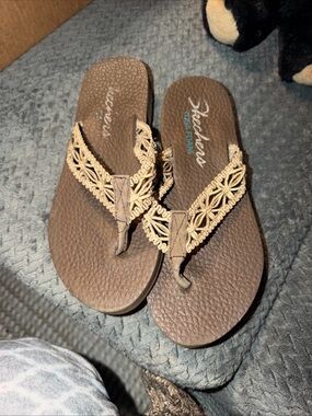 Skechers Brown Braided Thong Sandals - Women 9
